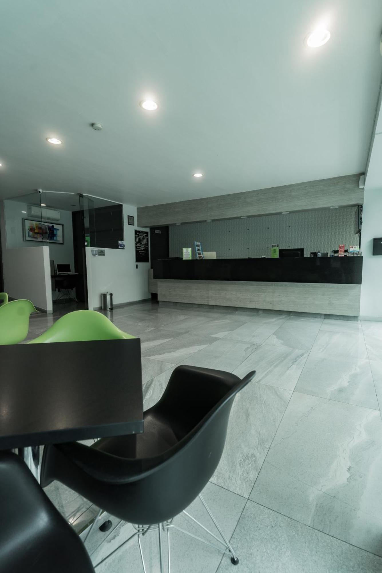Hotel Lemon Green -Zona Expo Frente Al Centro De Convenciones 瓜达拉哈拉 外观 照片
