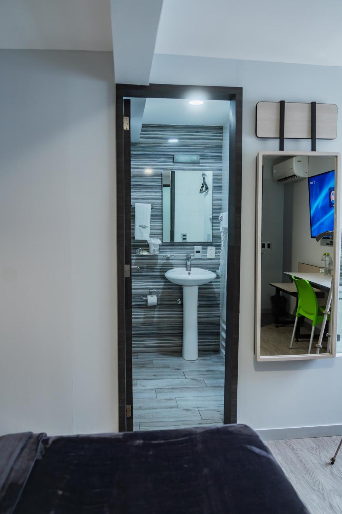 Hotel Lemon Green -Zona Expo Frente Al Centro De Convenciones 瓜达拉哈拉 外观 照片