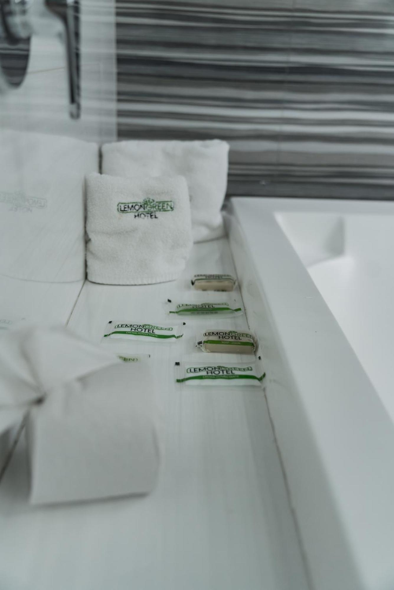 Hotel Lemon Green -Zona Expo Frente Al Centro De Convenciones 瓜达拉哈拉 外观 照片