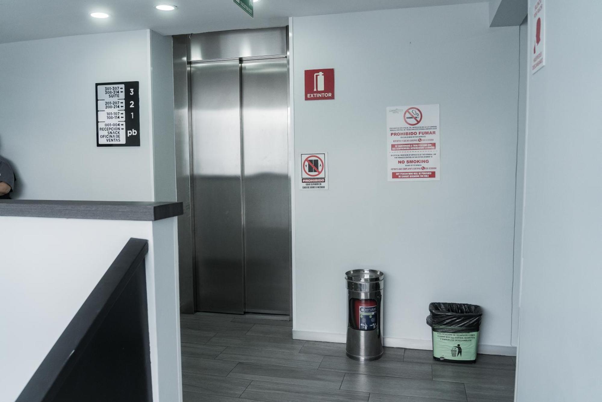 Hotel Lemon Green -Zona Expo Frente Al Centro De Convenciones 瓜达拉哈拉 外观 照片